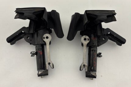 2003-2008 E85 BMW Z4 Convertible Top Hydraulic Lift Cylinder Hinges / *DAMAGED* / Z4065