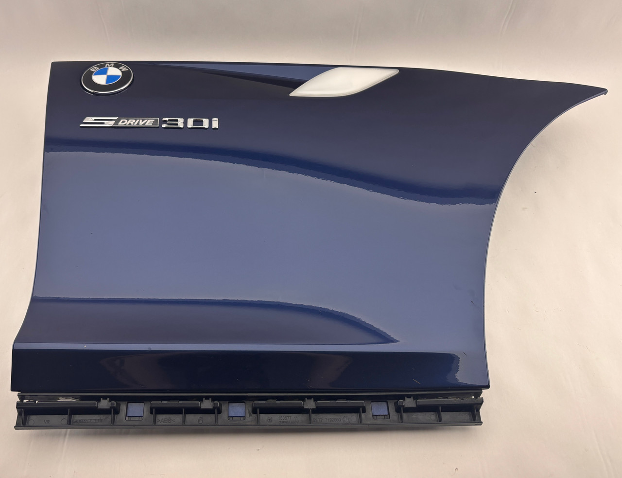 2009-2016 BMW E89 Z4 Passenger Side Fender Panel w/ Trim / Deep Sea Blue Metallic Z4909 2009-2016 BMW E89 Z4 Passenger Side Fender Panel w/ Trim / Deep Sea Blue Metallic Z4909