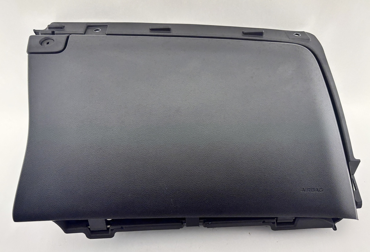 2015-2017 Ford Mustang GT S550 Passenger Knee Airbag SRS / FM017 2015-2017 Ford Mustang GT S550 Passenger Knee Airbag SRS / FM017