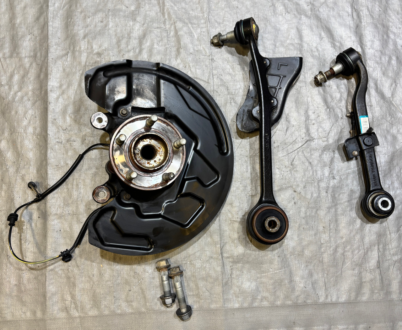 2015-2020 Ford Mustang GT S550 Performance Pack Driver Front Knee Spindle Hub w/ Control Arms / 92K FM018 2015-2020 Ford Mustang GT S550 Performance Pack Driver Front Knee Spindle Hub w/ Control Arms / 92K FM018