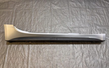 2017-2020 Fiat 124 Spider Abarth Passenger Side Skirt Rocker Panel / Grigio Argento FD034