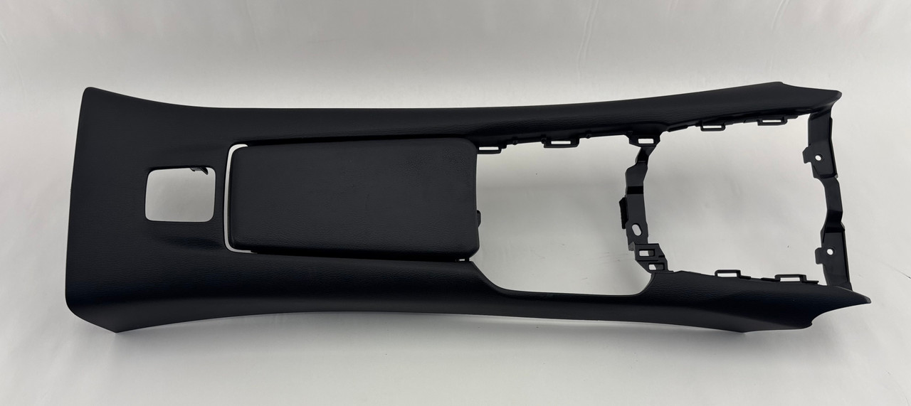 2017-2020 Fiat 124 Spider Center Console w/ Lid / FD034 2017-2020 Fiat 124 Spider Center Console w/ Lid / FD034