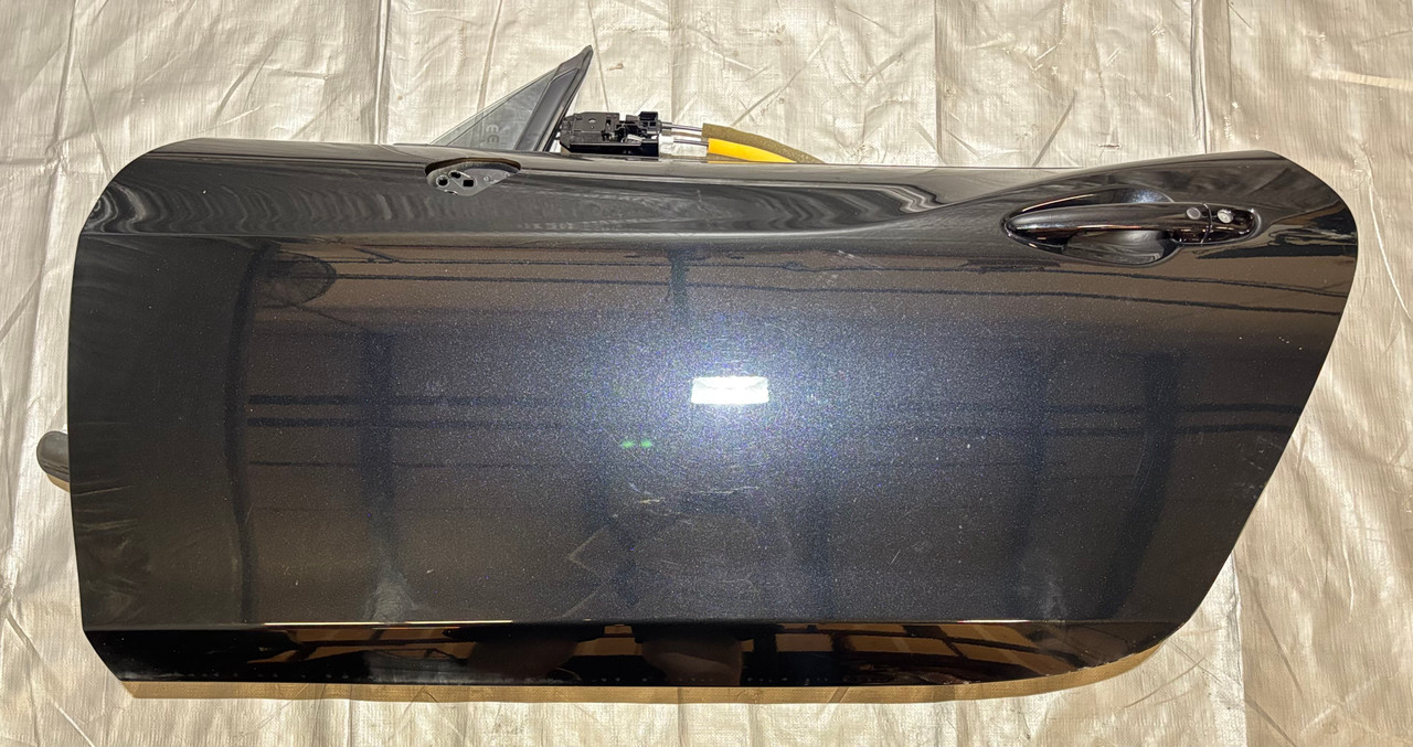 2017-2020 Fiat 124 Spider Driver Side Door Assembly / Nero Cinema FD033 2017-2020 Fiat 124 Spider Driver Side Door Assembly / Nero Cinema FD033