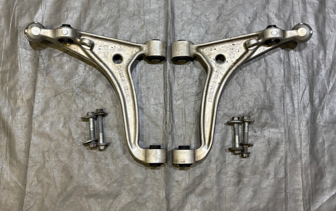 2017-2020 Fiat 124 Spider Front Lower Control Arms / Pair / FD031 2017-2020 Fiat 124 Spider Front Lower Control Arms / Pair / FD031