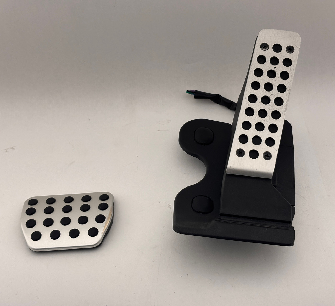 2017-2020 Fiat 124 Spider OEM Pedal Trim Set / Automatic / FD034 2017-2020 Fiat 124 Spider OEM Pedal Trim Set / Automatic / FD034