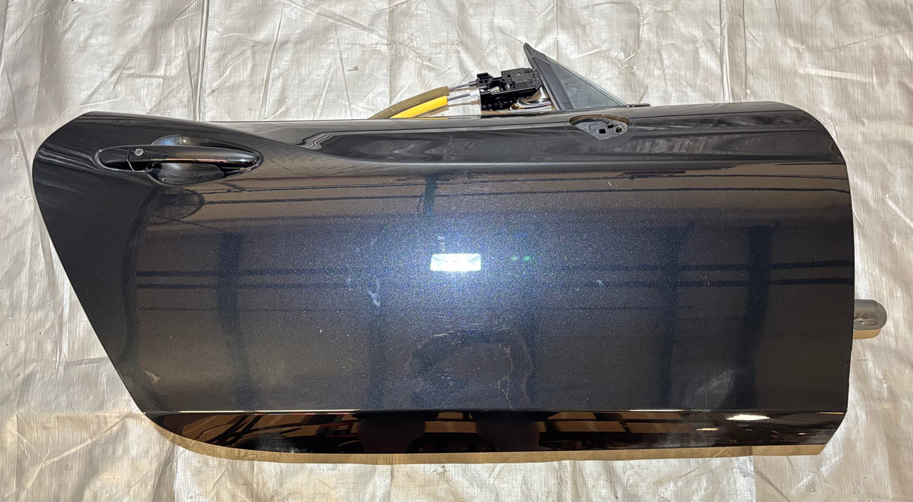 2017-2020 Fiat 124 Spider Passenger Side Door Assembly / Nero Cinema FD033 2017-2020 Fiat 124 Spider Passenger Side Door Assembly / Nero Cinema FD033