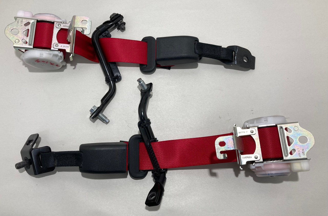 2017-2021 FK8 Honda Civic Type R Rear Seat Belt Seat / Red / TR104 2017-2021 FK8 Honda Civic Type R Rear Seat Belt Seat / Red / TR104